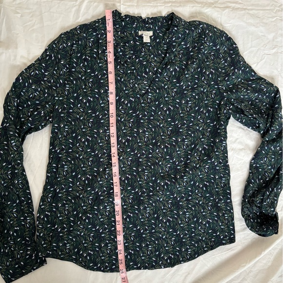 Hinge Long Sleeve Blouse Leaf Print Green and Black Size Medium - Picture 7 of 8